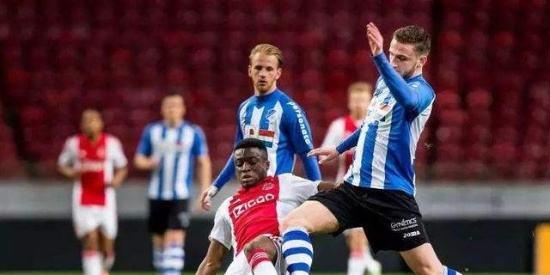 而深圳队则 而深圳队则